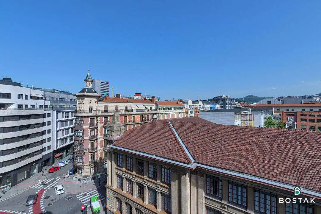 Vista exterior de Piso de alquiler en Bilbao  con Calefacción y Terraza
