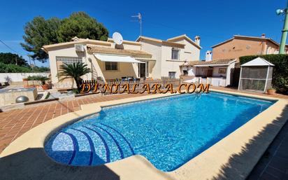 Vista exterior de Casa o xalet en venda en Dénia amb Aire condicionat, Terrassa i Piscina