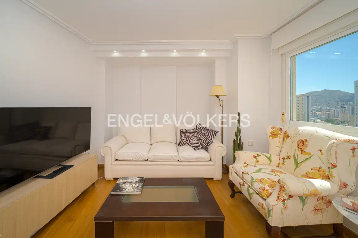Sala de estar de Apartamento en venta en Benidorm con Aire acondicionado, Trastero y Amueblado