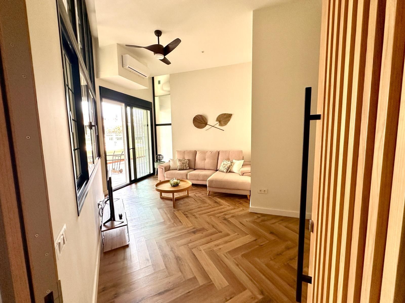 Sala d'estar de Apartament en venda en Fuengirola amb Aire condicionat, Calefacció i Jardí privat