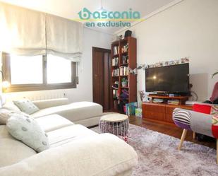 Living room of Flat for sale in Basauri   with Heating, Furnished and Balcony