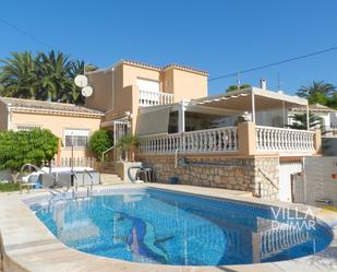 Vista exterior de Casa o xalet en venda en Calpe / Calp amb Aire condicionat, Terrassa i Piscina