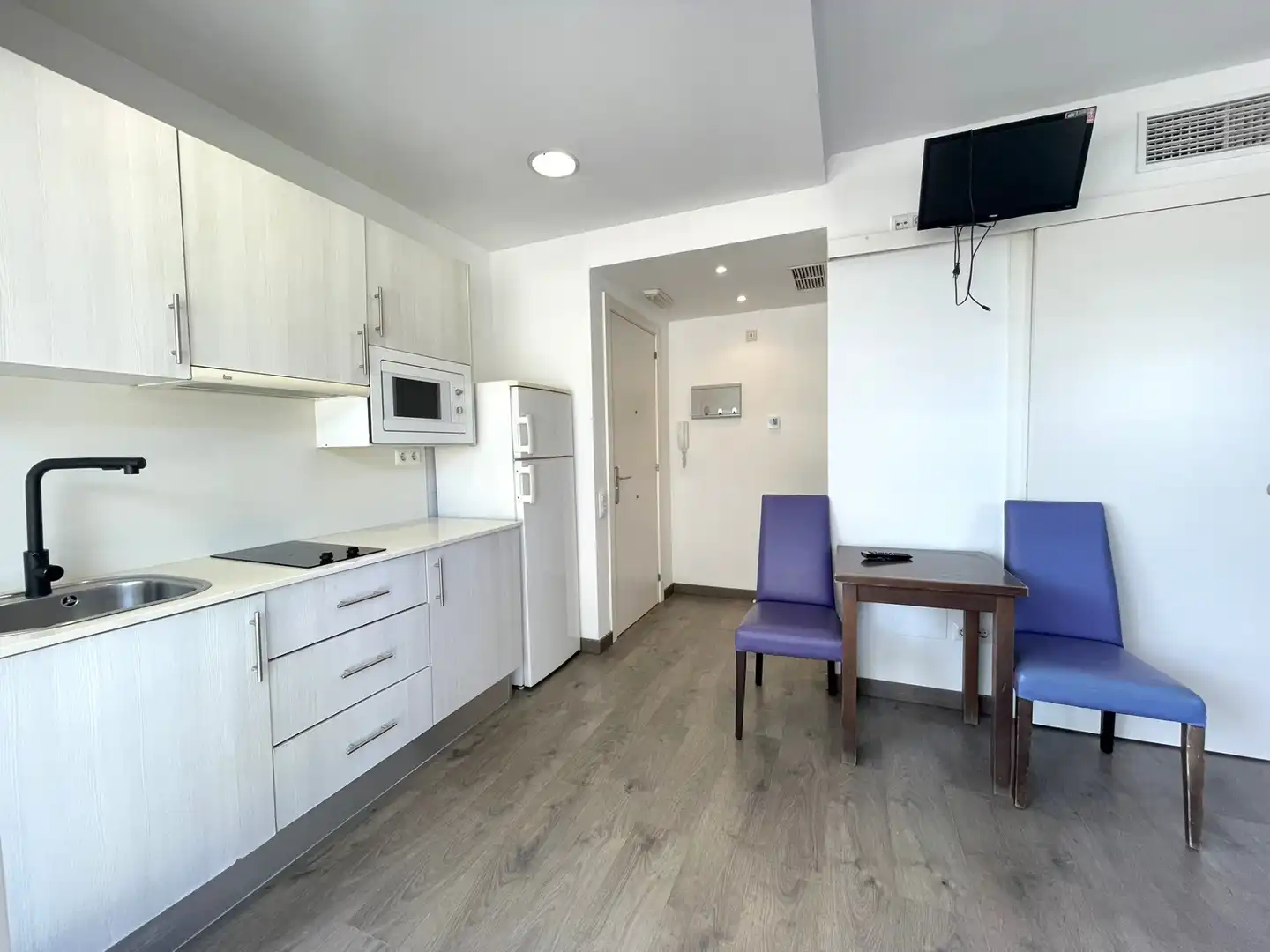 Cuina de Apartament de lloguer en Mataró amb Aire condicionat, Calefacció i Terrassa