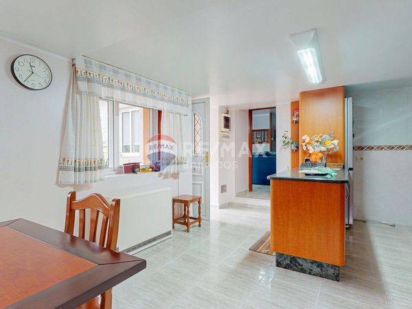 Casa adosada en venda en Vigo  amb Calefacció, Jardí privat i Terrassa