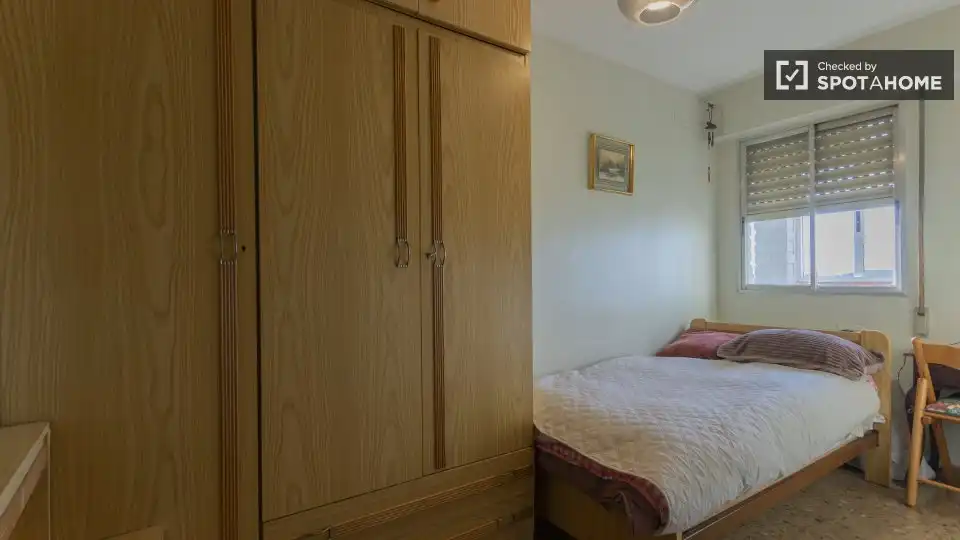 Schlafzimmer von Wohnung zur Miete in Valencia mit Klimaanlage, Heizung und Möbliert