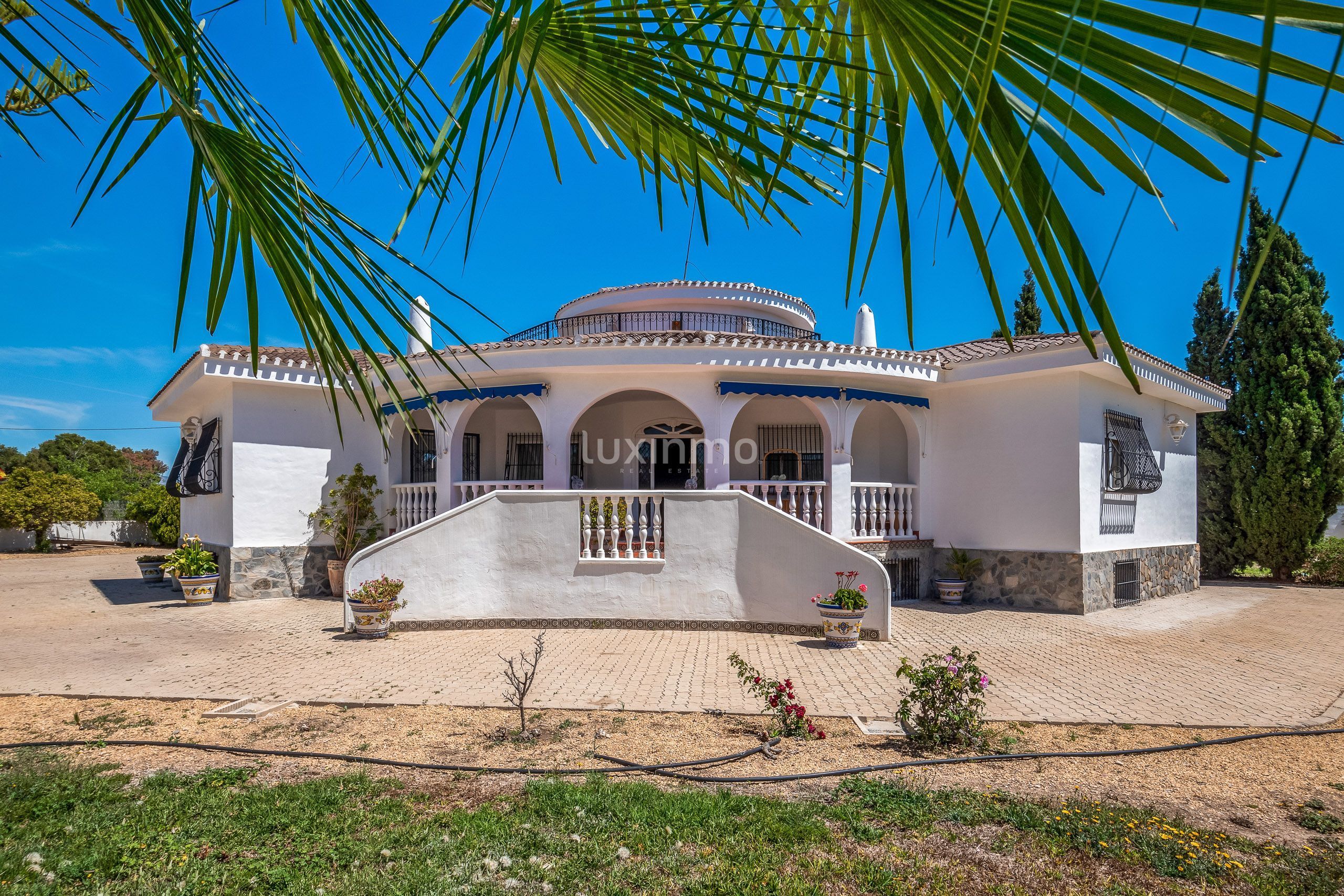 Vista exterior de Casa o xalet en venda en San Vicente del Raspeig / Sant Vicent del Raspeig amb Aire condicionat, Terrassa i Piscina
