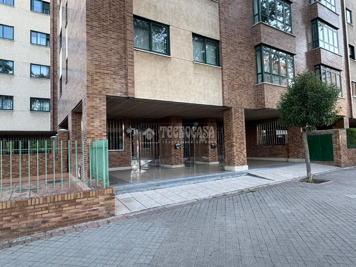 Vista exterior de Garatge en venda en Valladolid Capital