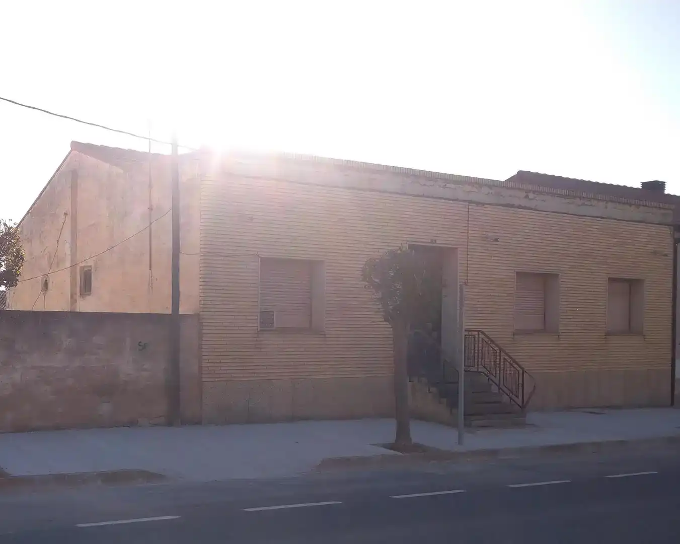 Vista exterior de Casa adosada en venda en Cabanillas amb Balcó