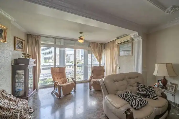 Sala de estar de Piso en venta en Benidorm con Terraza, Amueblado y Piscina comunitaria