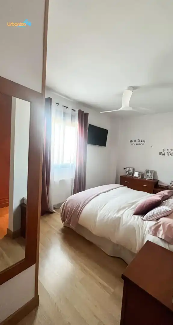 Dormitori de Casa adosada en venda en Cáceres amb Calefacció, Terrassa i Traster