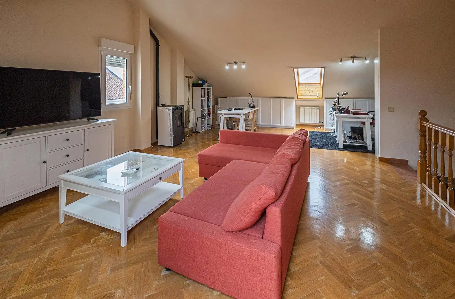 Sala d'estar de Casa o xalet en venda en Valladolid amb Calefacció, Jardí privat i Parquet