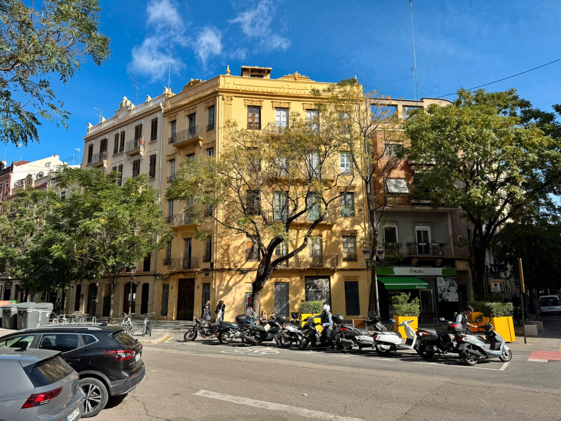 Exterior view of Building for sale in  Valencia Capital