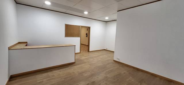 Local comercial en Venta en Carrer Pizarro en Can Clos - Pinetons