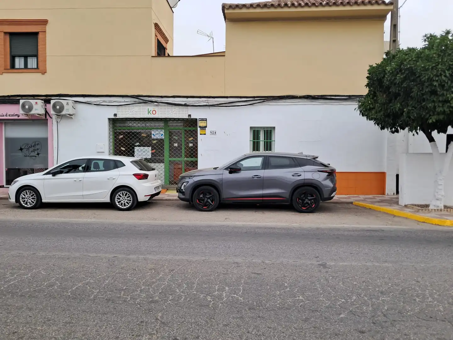 Parking de Local de alquiler en Brenes con Aire acondicionado y Amueblado