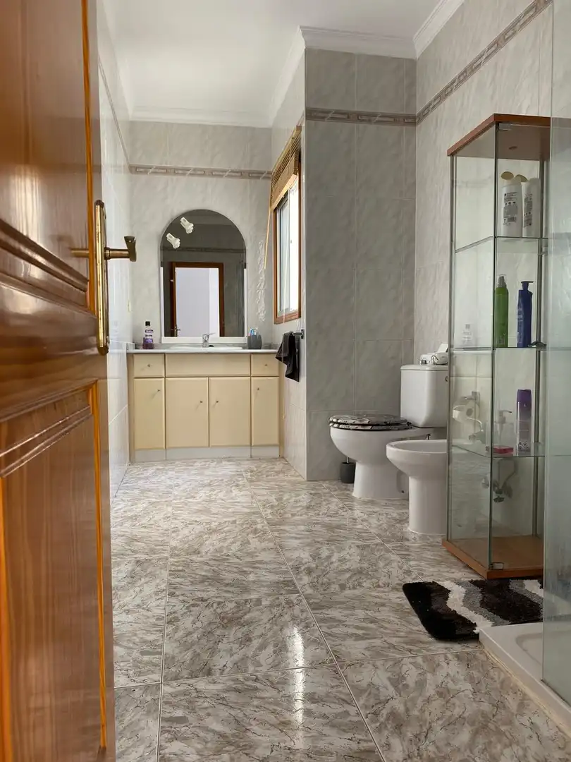 Badezimmer von Wohnung zum Verkauf in Las Palmas de Gran Canaria mit Möbliert, Ofen und Waschmaschine