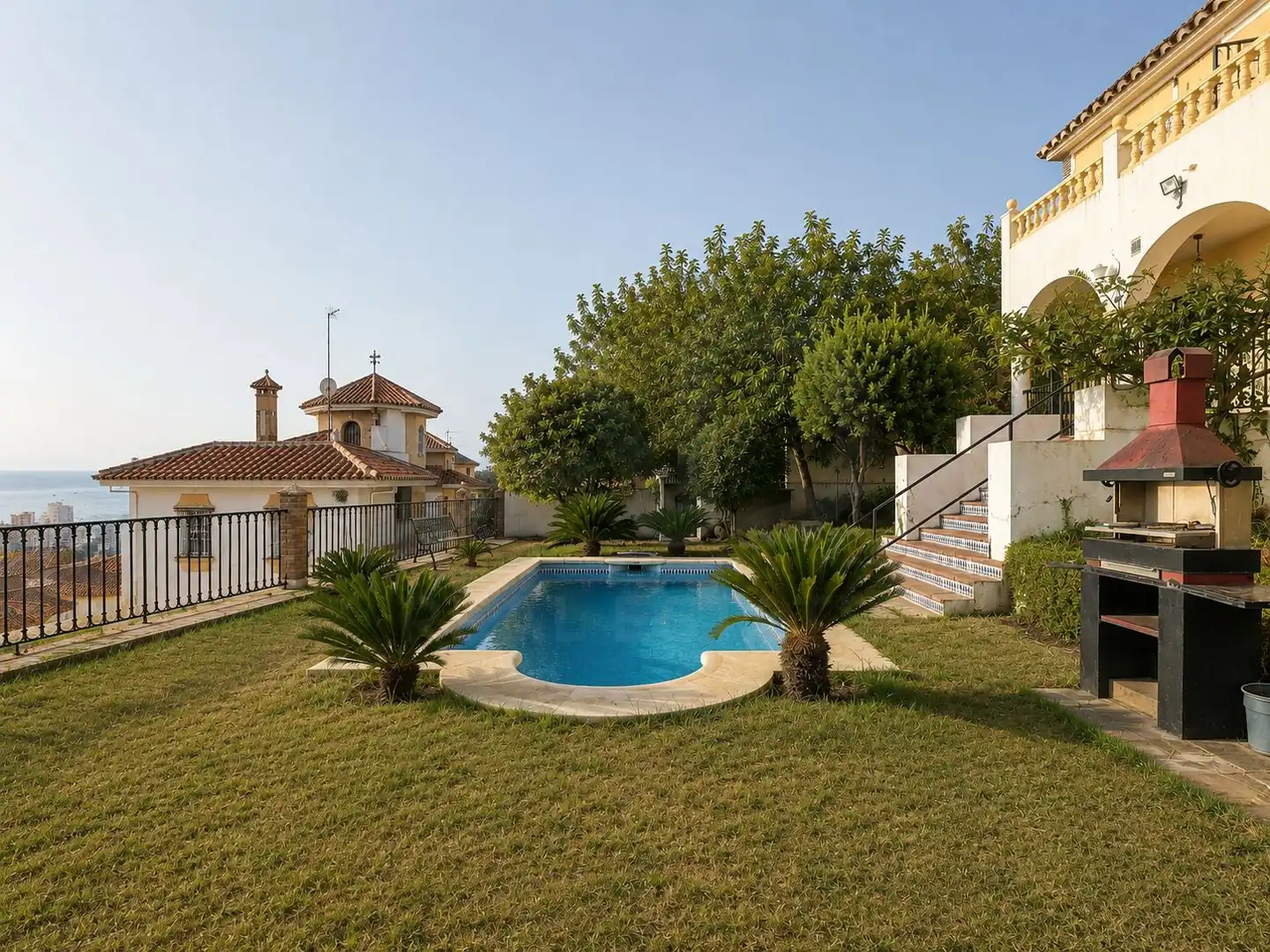 Casa con piscina en venta en Torre del Mar, imagen 2