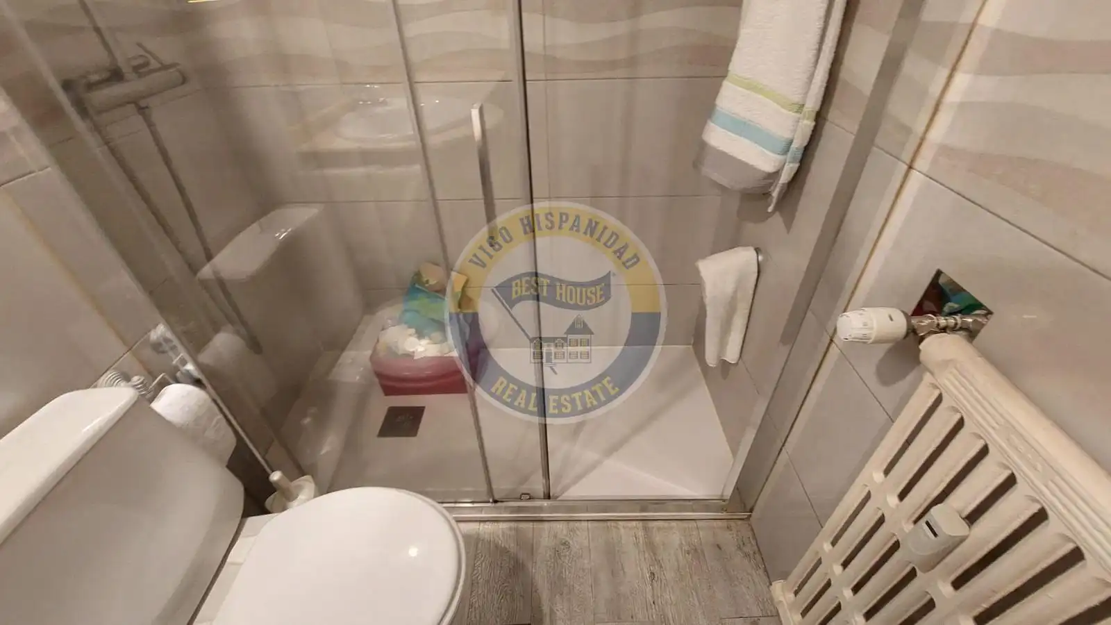 Bathroom of Flat for sale in Vigo   with Heating, Terrace and Storage room