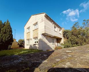 Vista exterior de Casa adosada en venda en Vigo  amb Calefacció, Jardí privat i Parquet