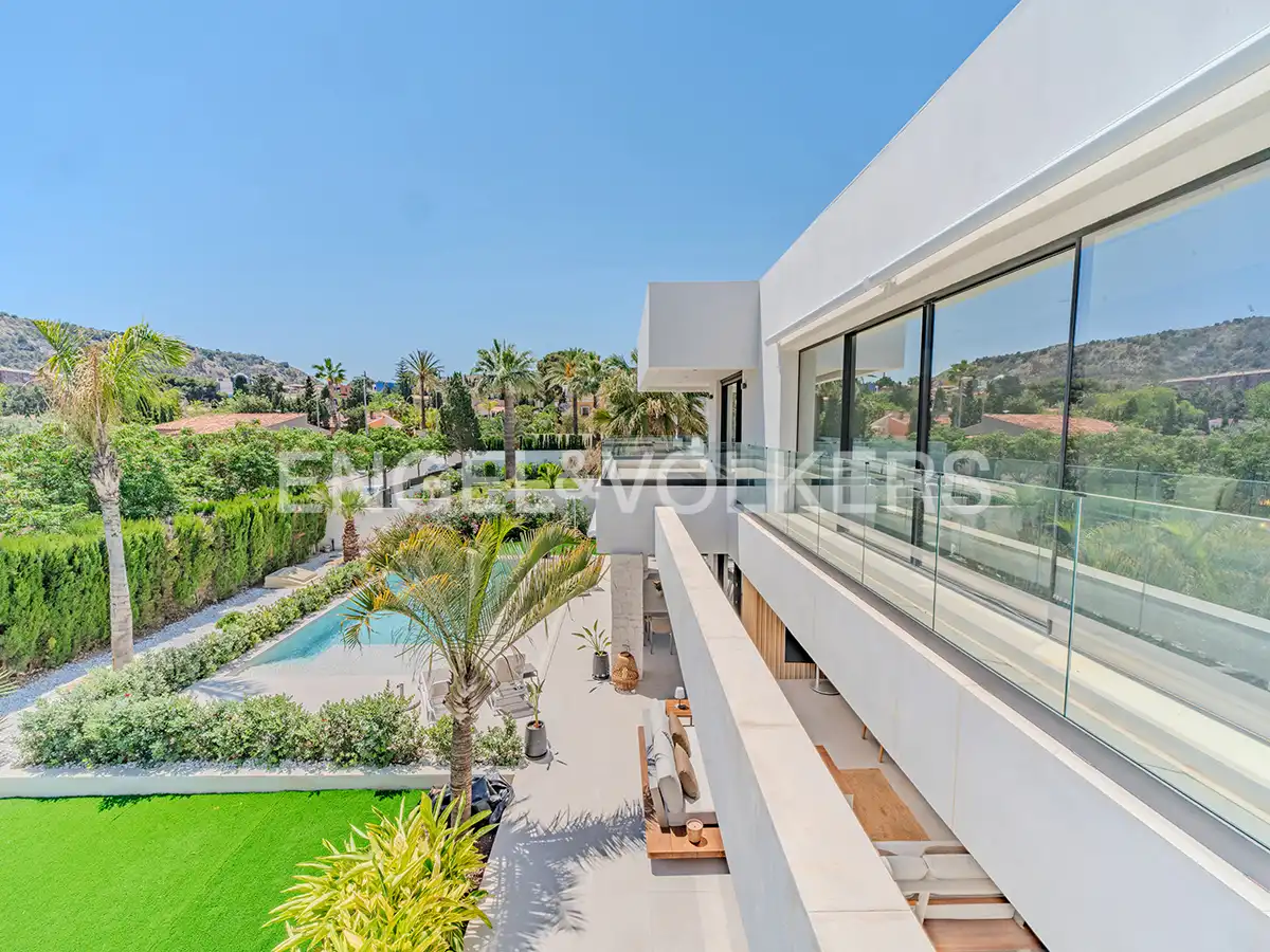 Vista exterior de Casa o xalet en venda en Alicante / Alacant amb Aire condicionat, Calefacció i Jardí privat