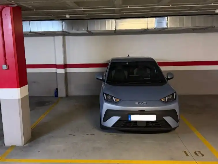 Aparcament de Pis en venda en A Coruña Capital  amb Parquet, Moblat i Balcó