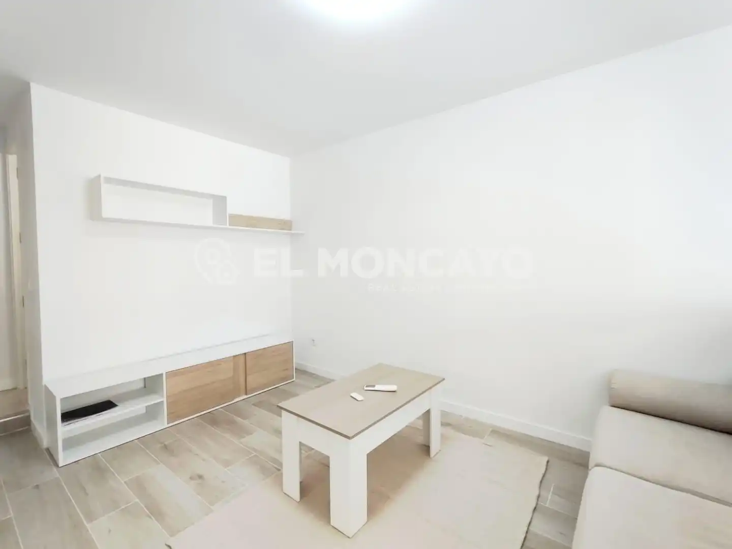 Sala d'estar de Casa adosada en venda en Torrevieja amb Aire condicionat, Calefacció i Terrassa