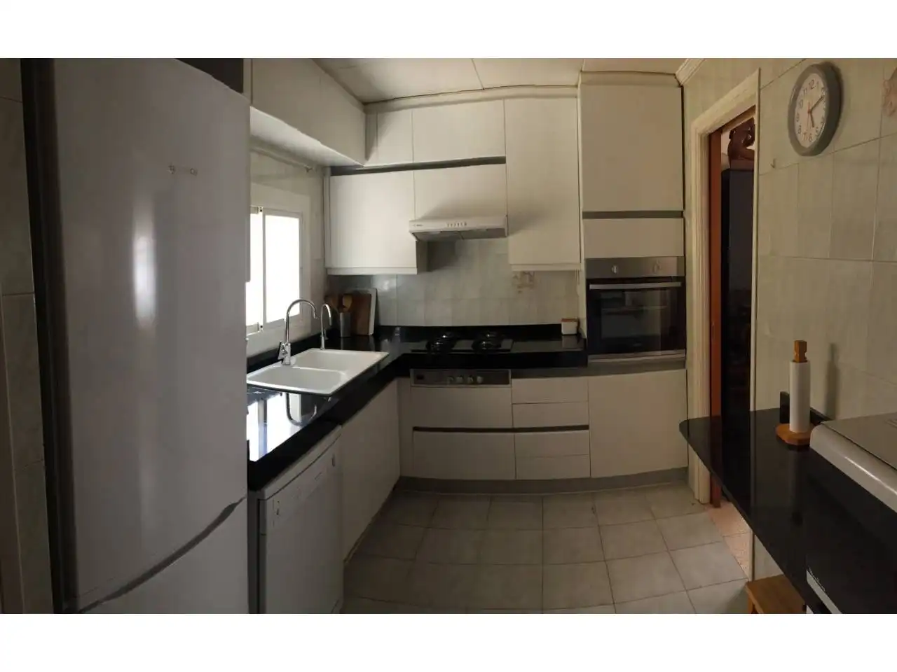 Küche von Einfamilien-Reihenhaus zum Verkauf in Terrassa mit Heizung, Terrasse und Schwimmbad