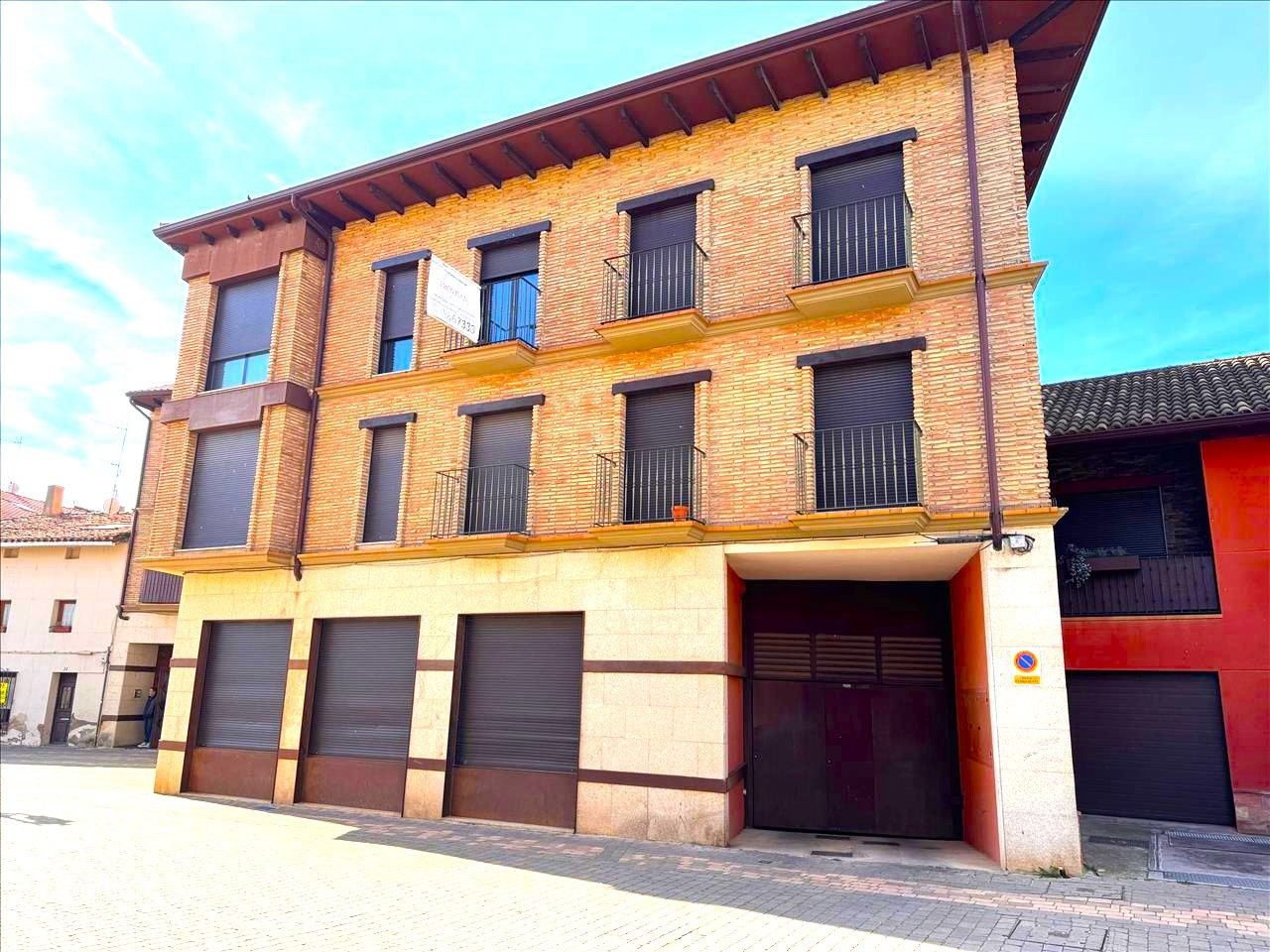 Dúplex en venda a FUNDADOR, Santurde de Rioja