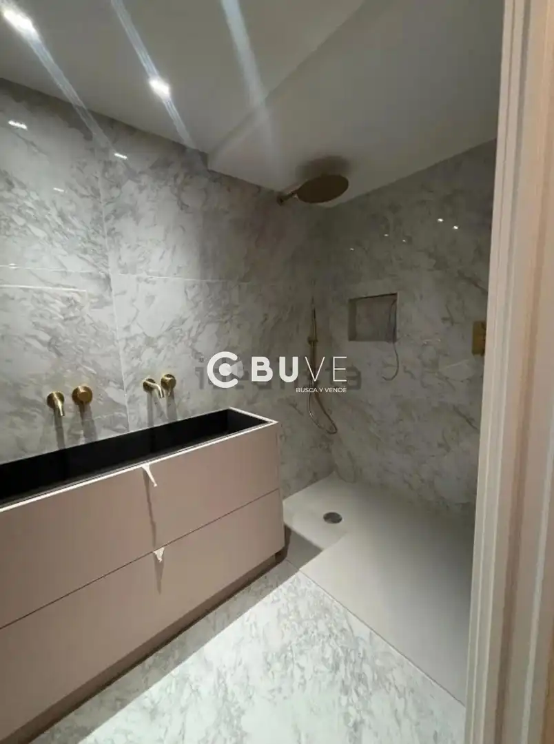 Bathroom of Flat for sale in Madrid  with Air Conditioner, Heating and Parquet flooring