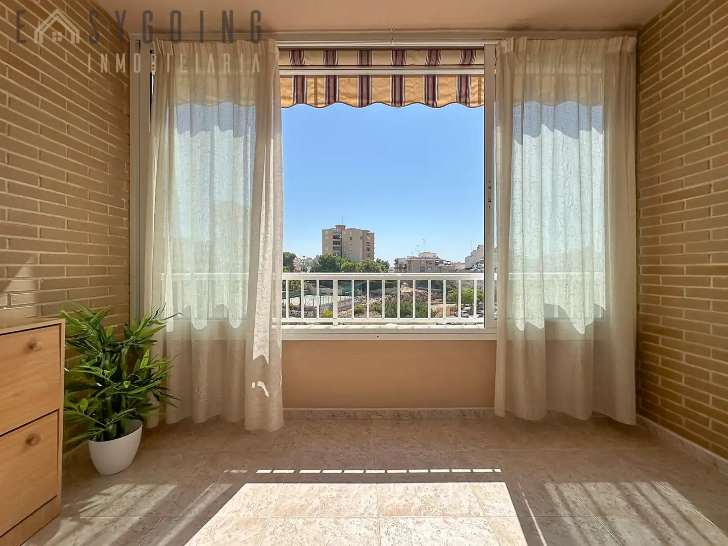 Piso con terraza en venta en Carrer Caritat 40, imagen 9