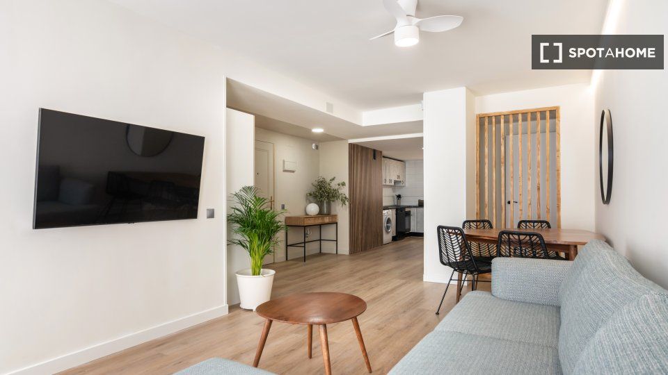 Living room of Flat to rent in  Madrid Capital  with Air Conditioner, Heating and Furnished