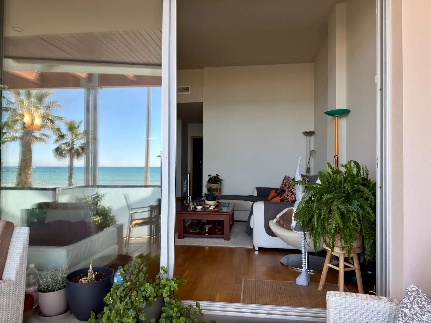 Sala d'estar de Apartament en venda en Cubelles amb Aire condicionat, Calefacció i Parquet