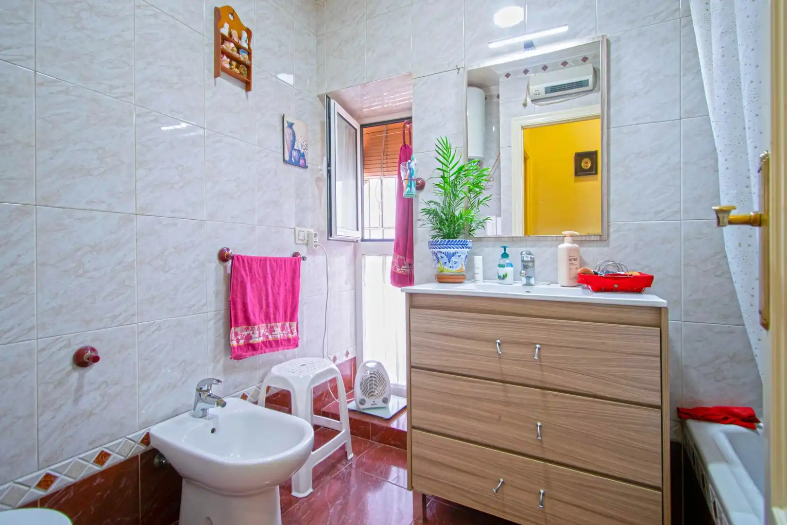 Bathroom of Buildings for sale in Sevilla
