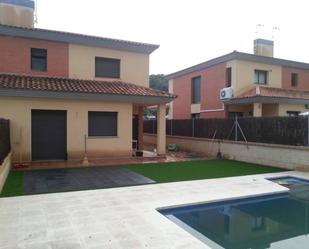 Swimming pool of House or chalet to rent in Cubelles  with Air Conditioner, Heating and Private garden