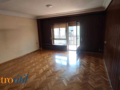Sala d'estar de Pis en venda en Salamanca Capital amb Calefacció, Parquet i Balcó