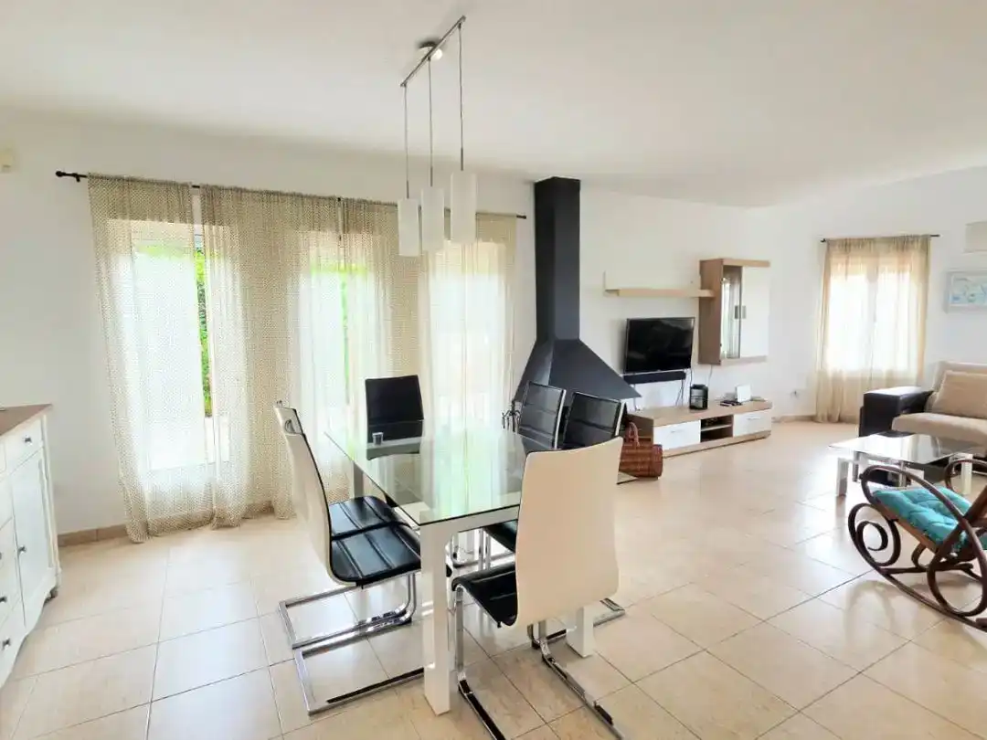 Esszimmer von Wohnung zur Miete in Gata de Gorgos mit Klimaanlage, Privatgarten und Schwimmbad