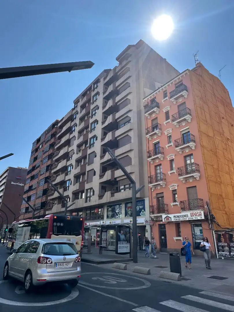 Vista exterior de Piso en venta en  Logroño con Calefacción, Parquet y Terraza