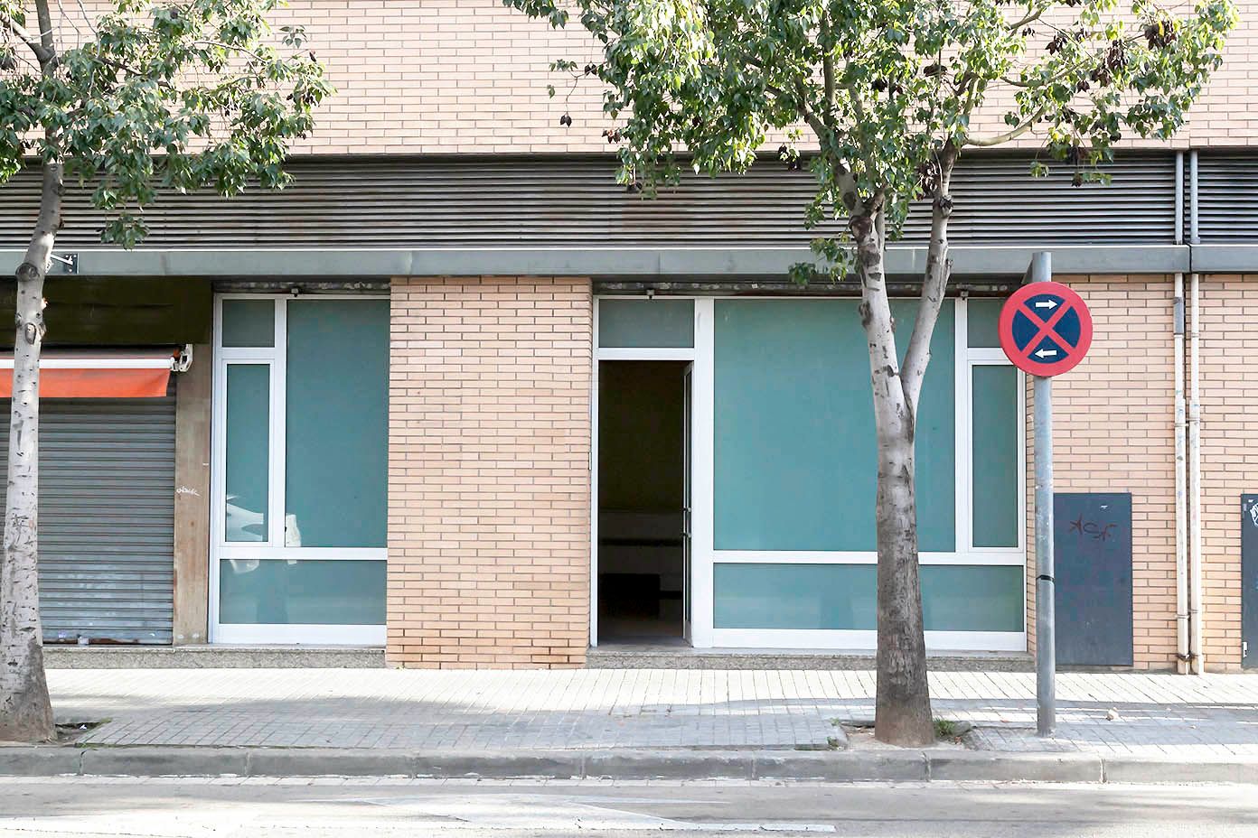 Exterior view of Premises for sale in Badalona  with Air Conditioner, Heating and Furnished