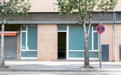 Vista exterior de Local en venda en Badalona amb Aire condicionat, Calefacció i Moblat