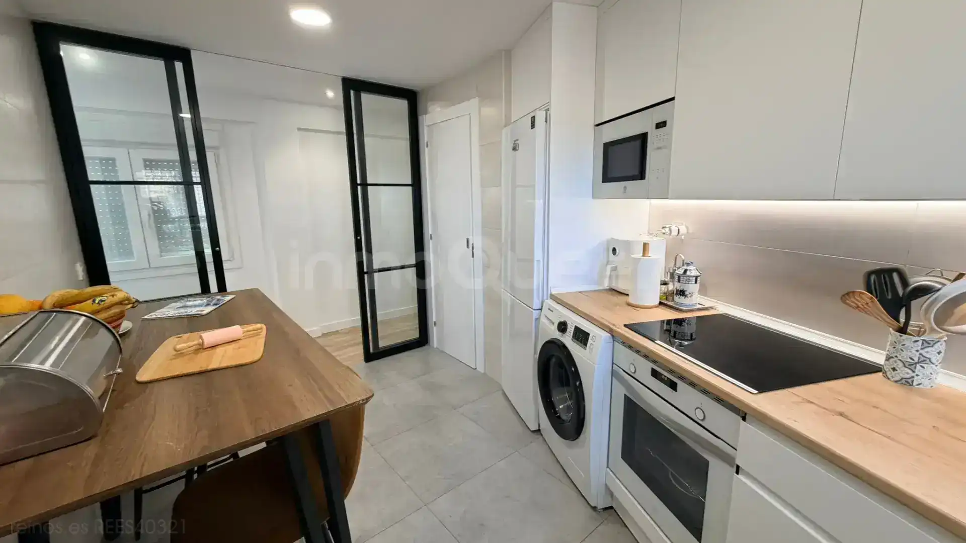 Kitchen of Flat for sale in Zaragoza  with Heating, Terrace and Furnished