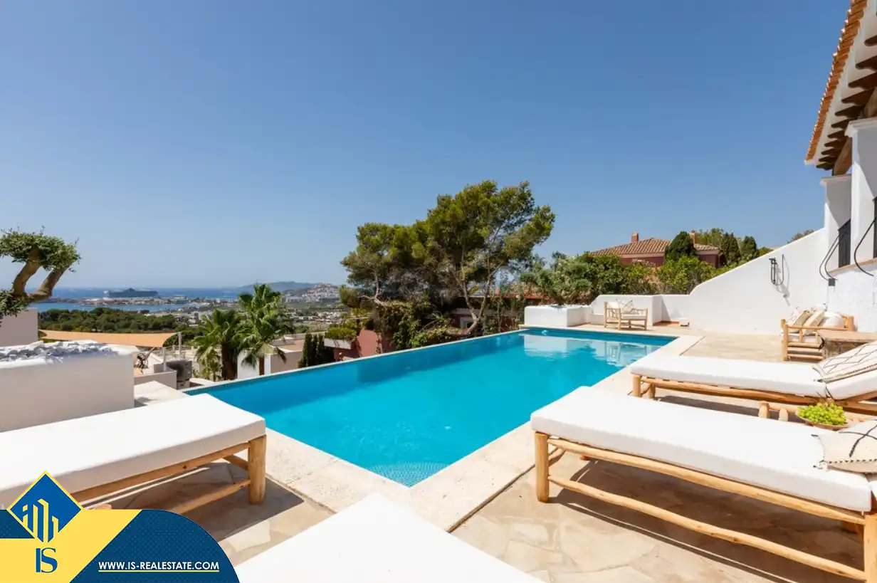 Vista exterior de Casa o xalet en venda en Santa Eulària des Riu amb Aire condicionat, Calefacció i Jardí privat