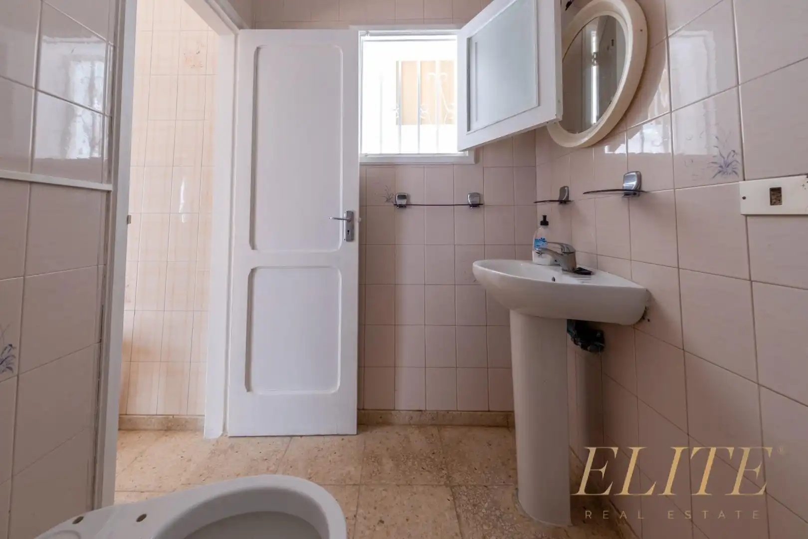 Badezimmer von Gebäude zum Verkauf in Mogán