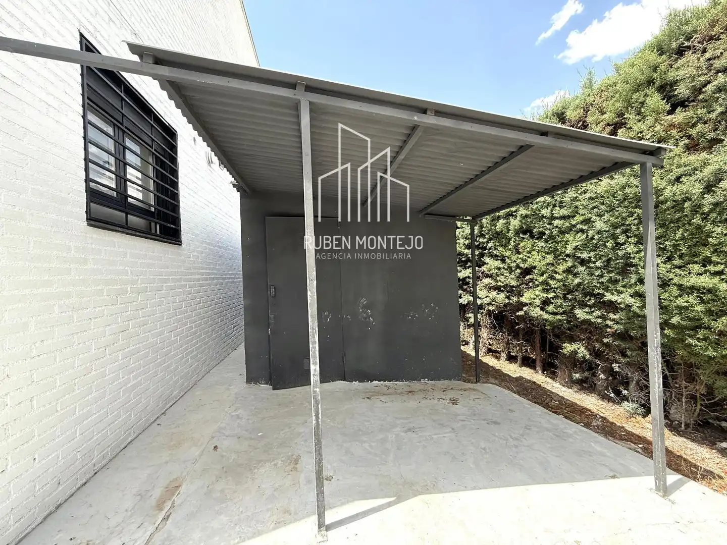 Vista exterior de Casa o xalet en venda en Carbajosa de la Sagrada amb Calefacció, Jardí privat i Piscina