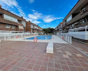 Vista exterior de Dúplex en venda en Alcorcón amb Aire condicionat i Moblat