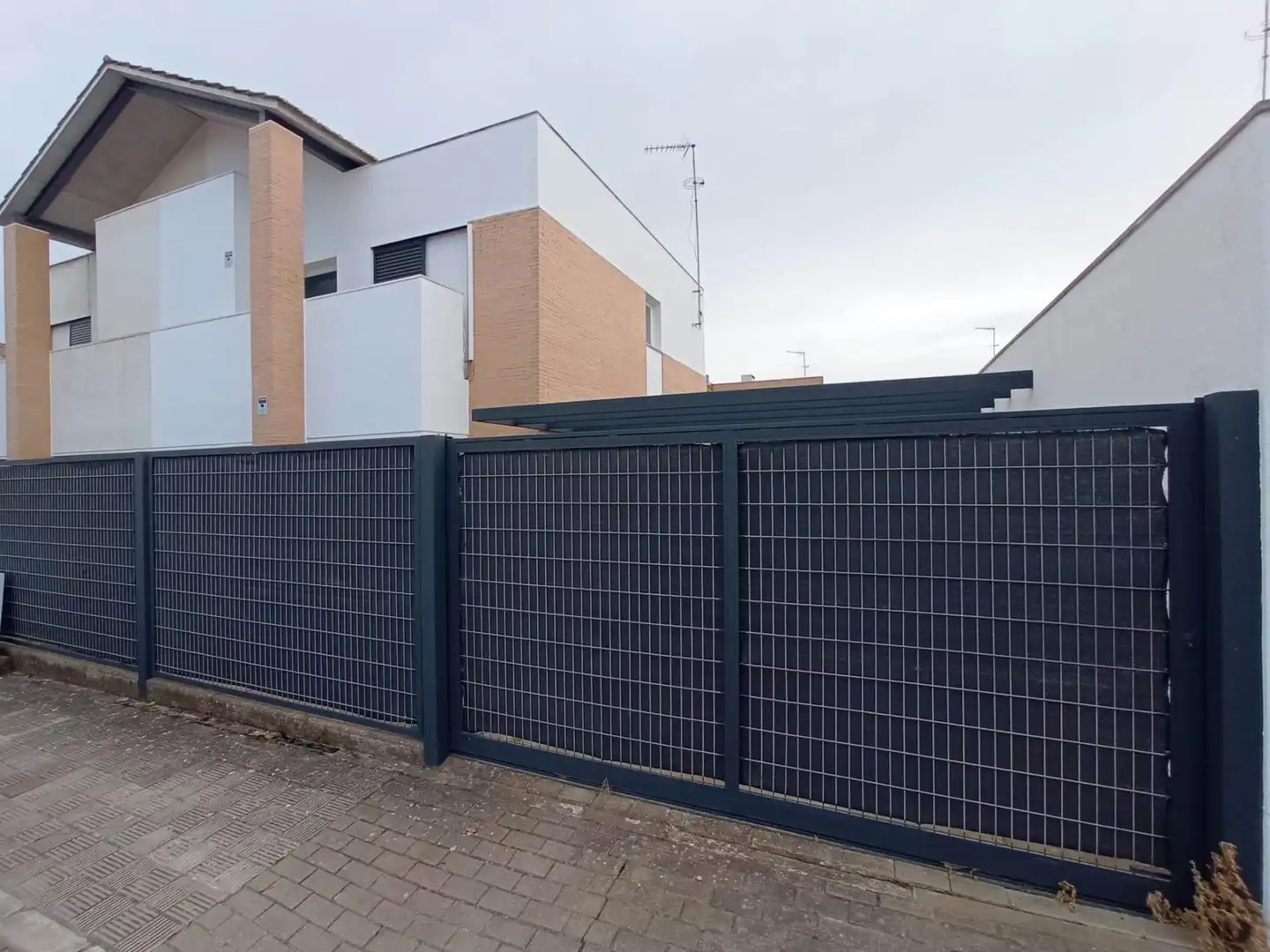 Vista exterior de Casa o chalet en venta en Espartinas con Jardín privado y Terraza
