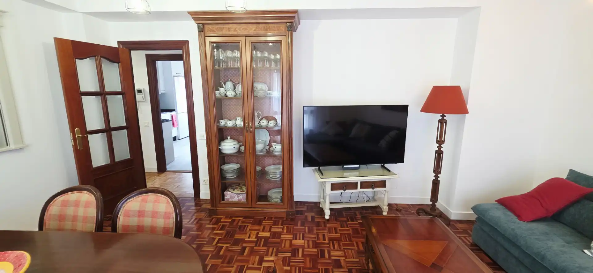 Living room of Flat for rent in Gijón   with Heating, Parquet flooring and Furnished