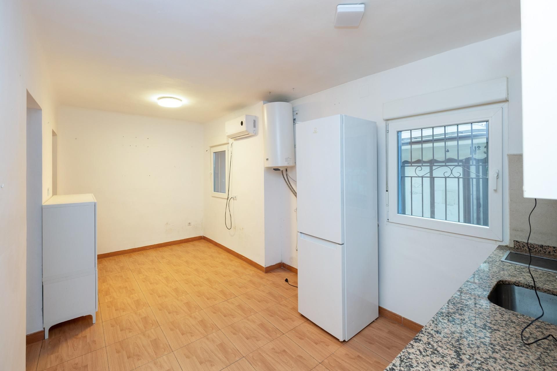 Kitchen of Flat for sale in  Granada Capital  with Air Conditioner, Balcony and Alarm