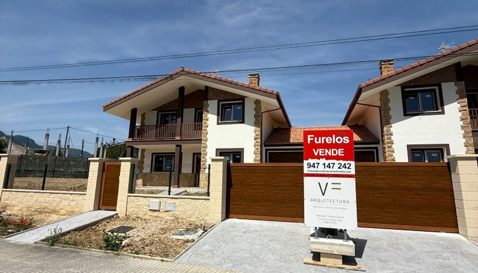 Foto 0 de ¡¡SÓLO QUEDA UNO!! Promoción de 2 chalets pareados de 4 dormitorios con garaje y parcela privada