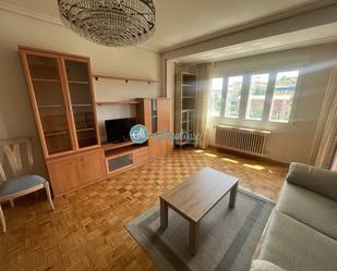 Sala d'estar de Pis de lloguer en Segovia Capital amb Calefacció, Parquet i Moblat