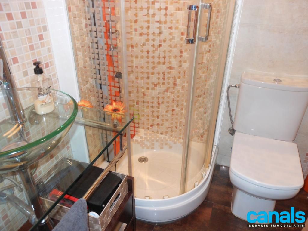 Bany de Pis en venda en Cerdanyola del Vallès amb Aire condicionat, Calefacció i Parquet