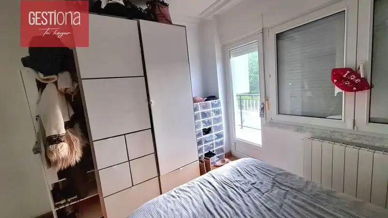 Habitación de Apartamento en venta en Bárcena de Cicero con Calefacción, Terraza y Balcón